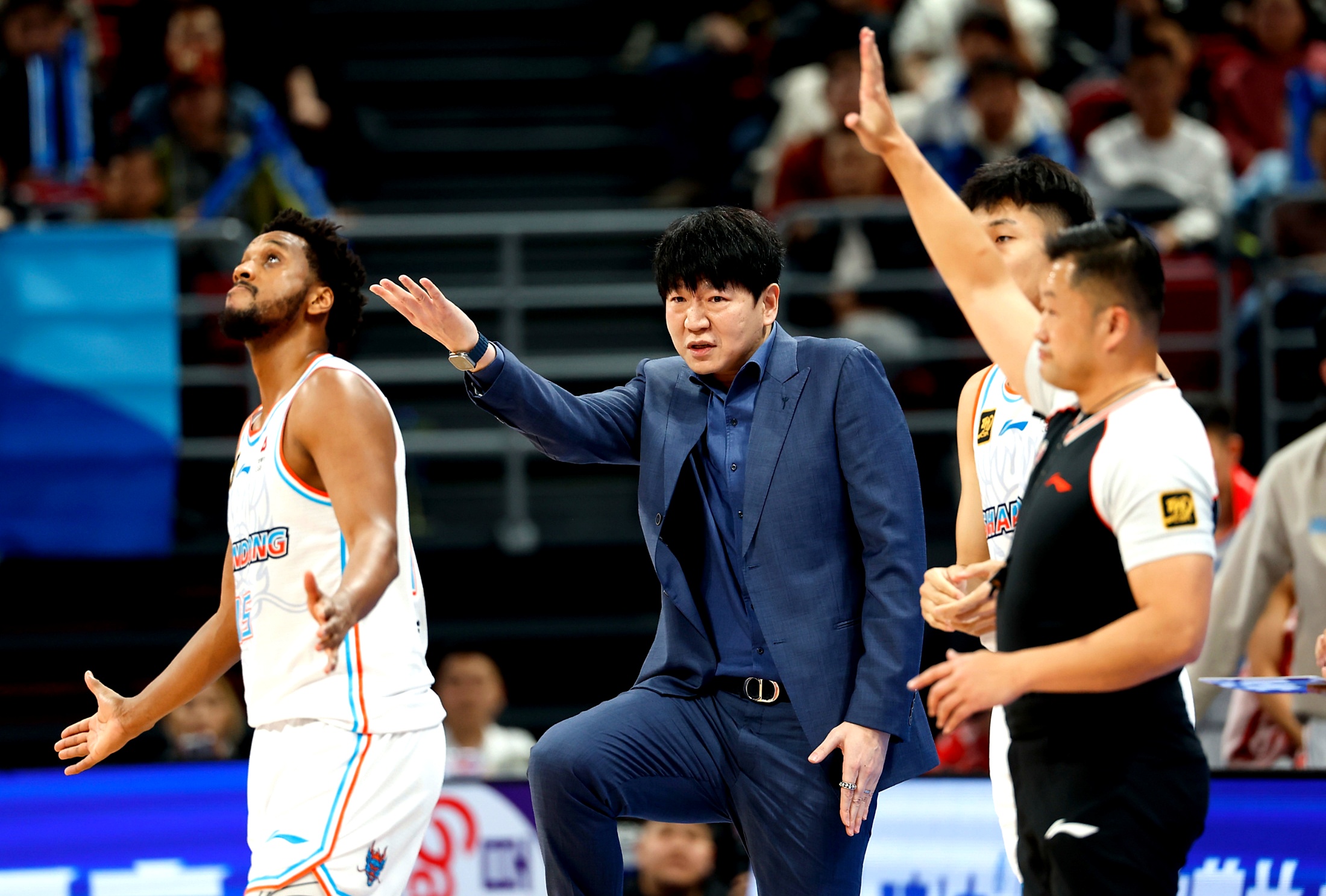 包含清晨尼斯备战CBA常规赛；再遭质疑细节曝光；信心回归；年轻球员得到机会的词条