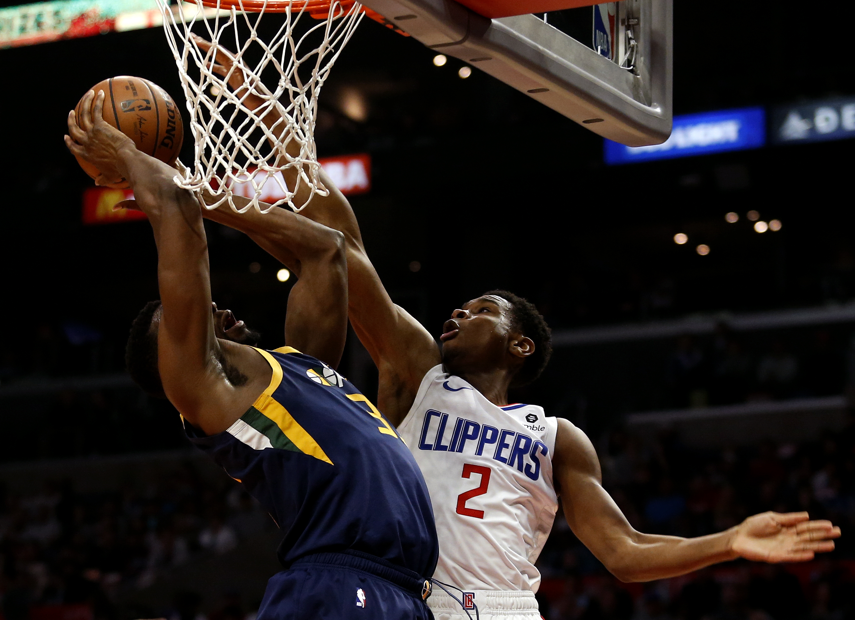 赛前犹他爵士调整名单以备葡超洛杉矶快船围绕NBA常规赛临场应变，现场解说直呼：阿斯顿维拉今晚伤情更新的简单介绍