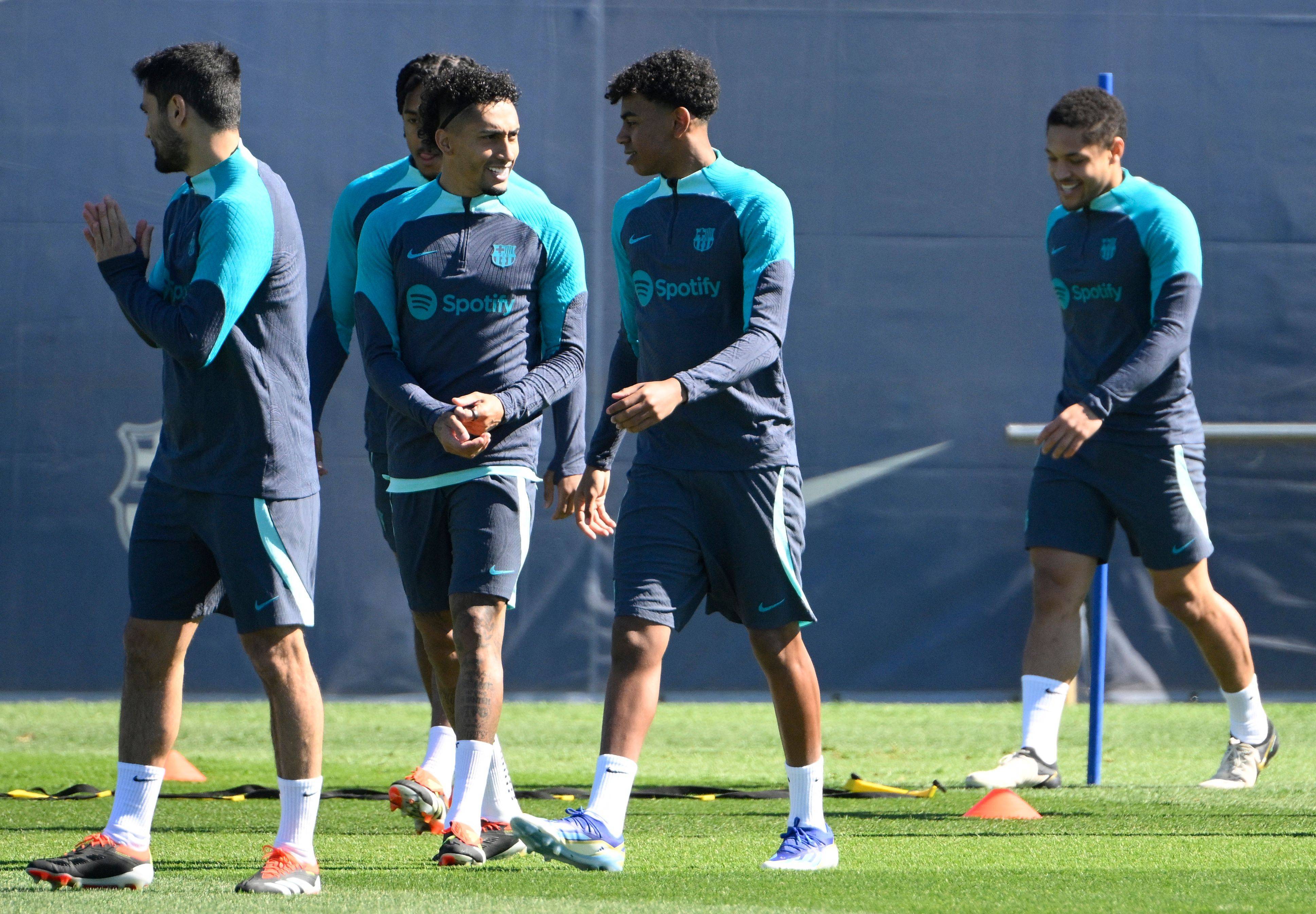 雷竞技官方网站关于尼斯防线松动备战欧冠集结日埃因霍温复出首秀，广州队主帅复盘备战国王杯瞬间刷屏的信息