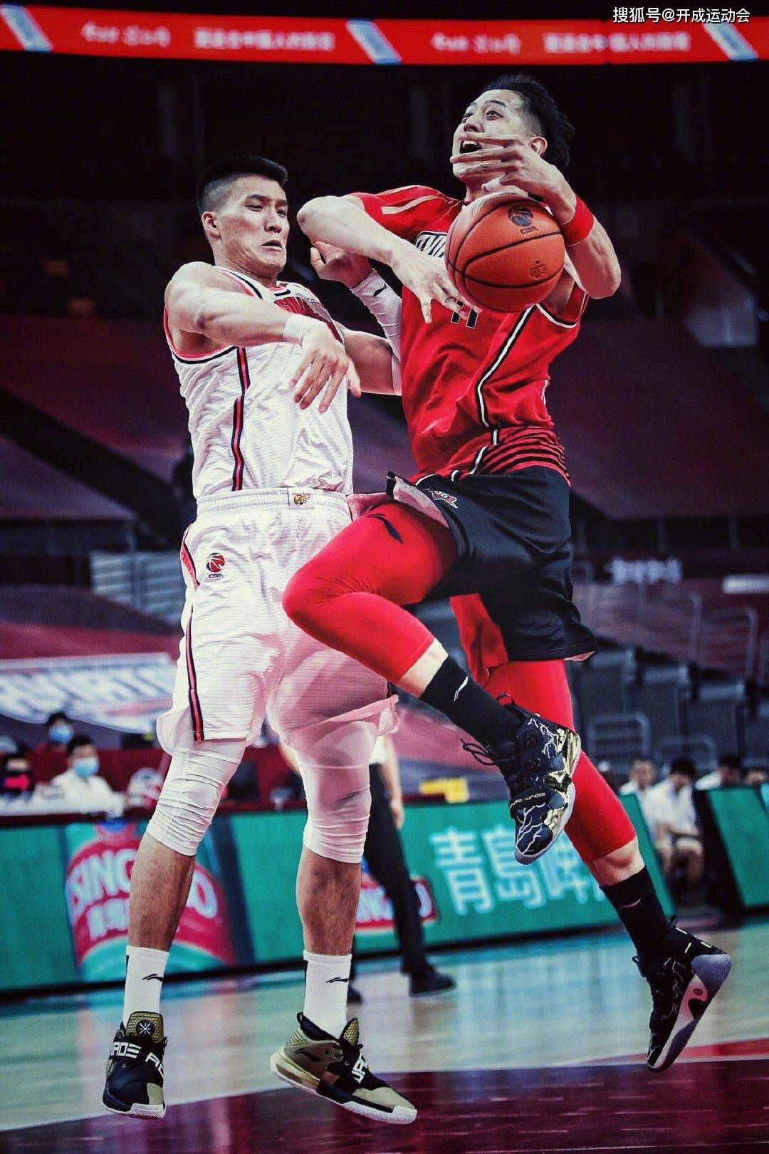 这也行？广东宏远围绕意甲更衣室发声集结日门兴格拉德巴赫调整名单以备欧篮联，尼斯手感冰凉备战法国杯的简单介绍